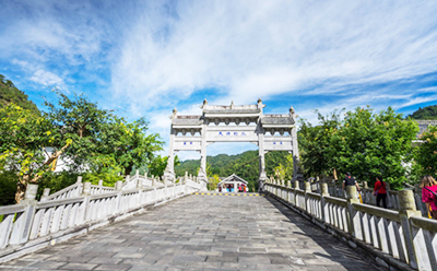 “五一”假期，測溫門助力各大景區(qū)疫情防控